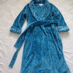 Oscar de la Renta plush soft bathrobe